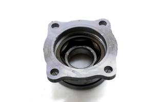 Kawasaki - 03 Kawasaki Bayou 250 2x4 Output Shaft Bearing Housing Cover KLF250 - Image 1