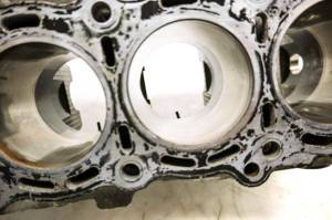 Suzuki - 02 Suzuki GSXR600 Crankcase Center Crank Case & Cylinders - Image 9