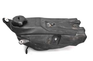 Kawasaki - 19 Kawasaki KX450F Gas Tank & Fuel Pump - Image 1