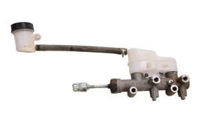 18 Cat CUV102D Front Brake Master Cylinder - Image 1