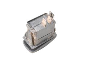 18 Cat CUV105D Horn Switch - Image 3