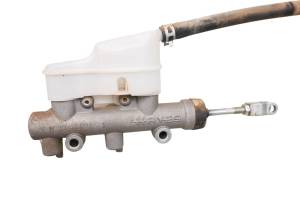 18 Cat CUV105D Front Brake Master Cylinder - Image 3