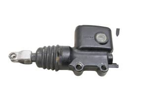 18 Harley-Davidson Street Bob Rear Brake Master Cylinder FXBB107 - Image 1