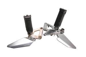 Suzuki - 05 Suzuki GS500F Front Driver Foot Pegs Left & Right - Image 2