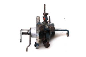 Bobcat - 08 Bobcat 2200S 4x4 Diesel Speed Plate Assembly Cover - Image 3