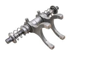 18 Cat CUV105D Transmission Shift Forks & Drum - Image 5