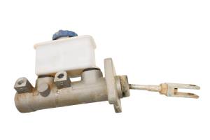 18 Club Car Carryall 1700 Front Brake Master Cylinder - Image 3