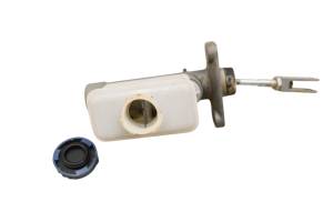 18 Club Car Carryall 1700 Rear Brake Master Cylinder - Image 4