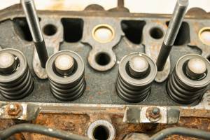 Kubota - 09 Kubota RTV1140CPX Cylinder Head & Injectors - Image 6