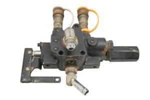 Kubota - 11 Kubota RTV900XTW Hydraulic Control Valve - Image 2