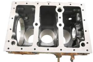 Kubota - 21 Kubota RTV-X1140W Crankcase Center Crank Case & Cylinders - Image 7