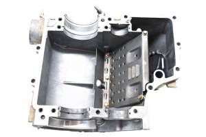 Polaris - 04 Polaris Sportsman 700 4x4 Crankcase Center Crank Case - Image 5