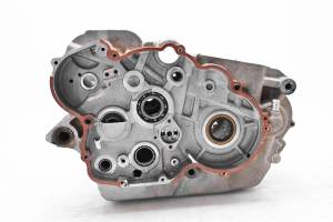 Polaris - 08 Polaris Outlaw 525 IRS Crankcase Center Crank Case - Image 2