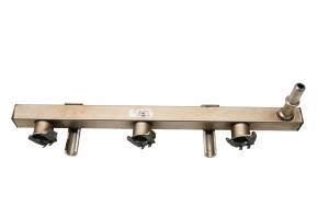 John Deere - 19 John Deere Gator XUV835E Fuel Injector Rail - Image 1