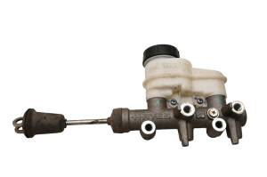 John Deere - 19 John Deere Gator XUV835E Brake Master Cylinder - Image 2