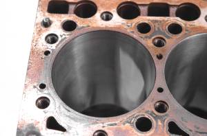 Kubota - 12 Kubota RTV1100 4x4 Crankcase Center Crank Case & Cylinders - Image 5