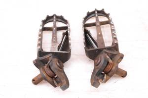 Kawasaki - 05 Kawasaki KX250F Left & Right Foot Pegs - Image 2