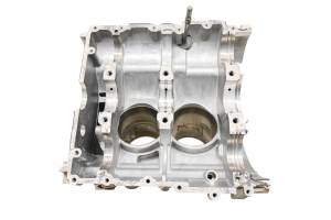 Polaris - 23 Polaris Sportsman 850 Ultimate Trail Crankcase Center Crank Case & Cylinders For Parts - Image 7