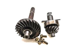 Polaris - 02 Polaris Scrambler 400 4x4 Transmission Bevel Gears Output Shaft - Image 1