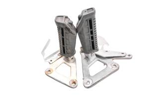 Suzuki - 05 Suzuki GS500F Front Driver Foot Pegs Left & Right - Image 2