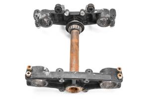 Kawasaki - 84 Kawasaki KL600A Triple Tree Handlebar Clamp - Image 1