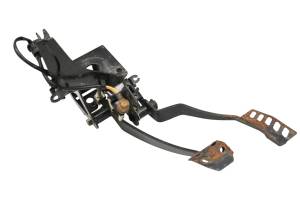17 Yamaha YXZ1000R SS Gas Brake Pedal Assembly