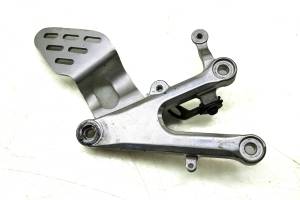 06 Yamaha YZF R6S Right Side Foot Peg Bracket Mount