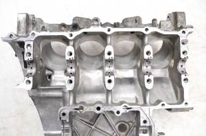 Honda - 99 Honda CBR600F4 Crankcase Center Crank Case & Cylinders - Image 9