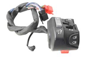 04 Honda ST1300 Headlight On Off Turn Signal Horn Handlebar Switch
