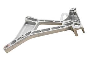 Honda - 91 Honda Interceptor 750 Rear Right Footrest Bracket Mount VFR750F - Image 4