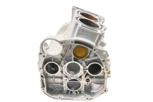 Polaris - 23 Polaris Sportsman 850 Ultimate Trail Crankcase Center Crank Case & Cylinders For Parts - Image 2