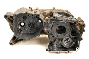 21 Kawasaki Brute Force 300 2x4 Crankcase Center Crank Case KVF300