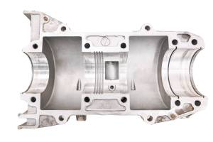 Polaris - 15 Polaris Indy Voyager 550 Crankcase Center Crank Case 155" - Image 8