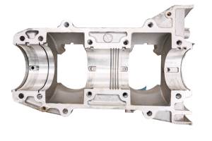 Polaris - 15 Polaris Indy Voyager 550 Crankcase Center Crank Case 155" - Image 9