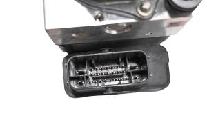 Yamaha - 16 Yamaha YZF R1 Electric Control Block Abs - Image 4