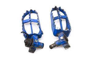 02 Yamaha YZ250F Front Foot Pegs Left & Right