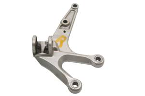 15 Yamaha YZF R3 Front Right Footpeg Bracket