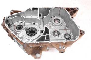 Kawasaki - 99 Kawasaki Prairie 400 2x4 Crankcase Center Crank Case KVF400 - Image 2