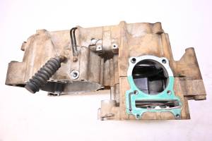 Kawasaki - 13 Kawasaki Brute Force 300 2x4 Crankcase Center Crank Case KVF300 For Parts - Image 2