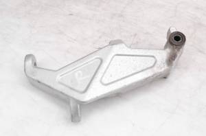 11 Ski-Doo MXZ TNT 600 Front Right Spindle Knuckle 120"