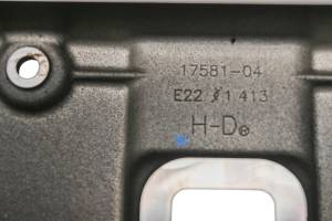 Harley Davidson - 21 Harley Davidson Sportster Iron 833 Rear Cylinder Head Valve Cover Front XL833N - Image 3