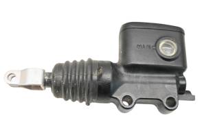 20 Harley-Davidson Street Bob FXBB Rear Brake Master Cylinder - Image 2