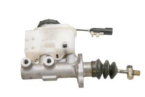 22 Can-Am Ryker Rally 900 Front Brake Master Cylinder