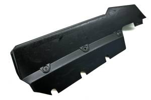 18 Can-Am Commander 1000R 4x4 Limited DPS Left Lower Mudguard Cover