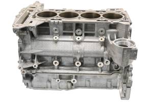 Polaris - 16 Polaris Slingshot SL Crankcase Center Crank Case & Cylinders & Pistons - Image 4