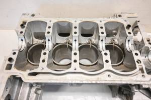 Polaris - 16 Polaris Slingshot SL Crankcase Center Crank Case & Cylinders & Pistons - Image 7