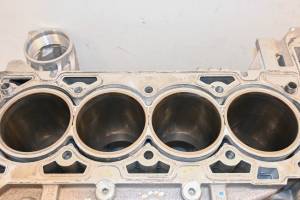 Polaris - 16 Polaris Slingshot SL Crankcase Center Crank Case & Cylinders & Pistons - Image 10