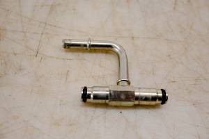 Suzuki - 24 Suzuki GSX-R750 Fuel Injector Nipple Assembly - Image 1