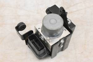 Yamaha - 24 Yamaha YZF-R3 Electric Brake Abs Control Unit - Image 2