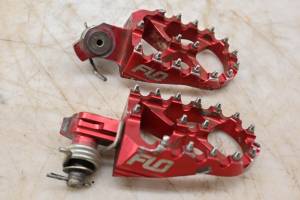 12 Suzuki RMZ250 Foot Pegs Flo